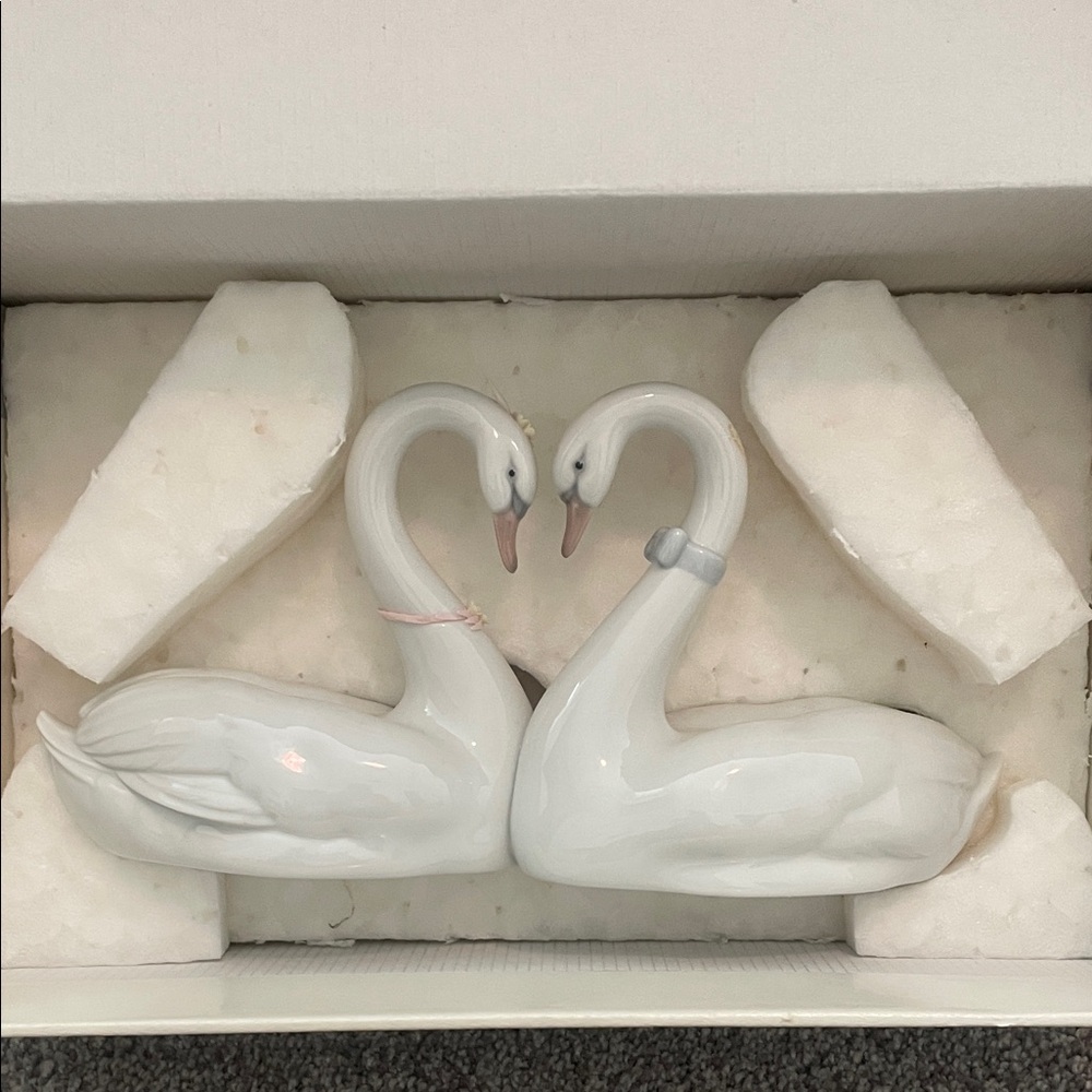Lladro Endless Love 6585 Swan Pair Figurine